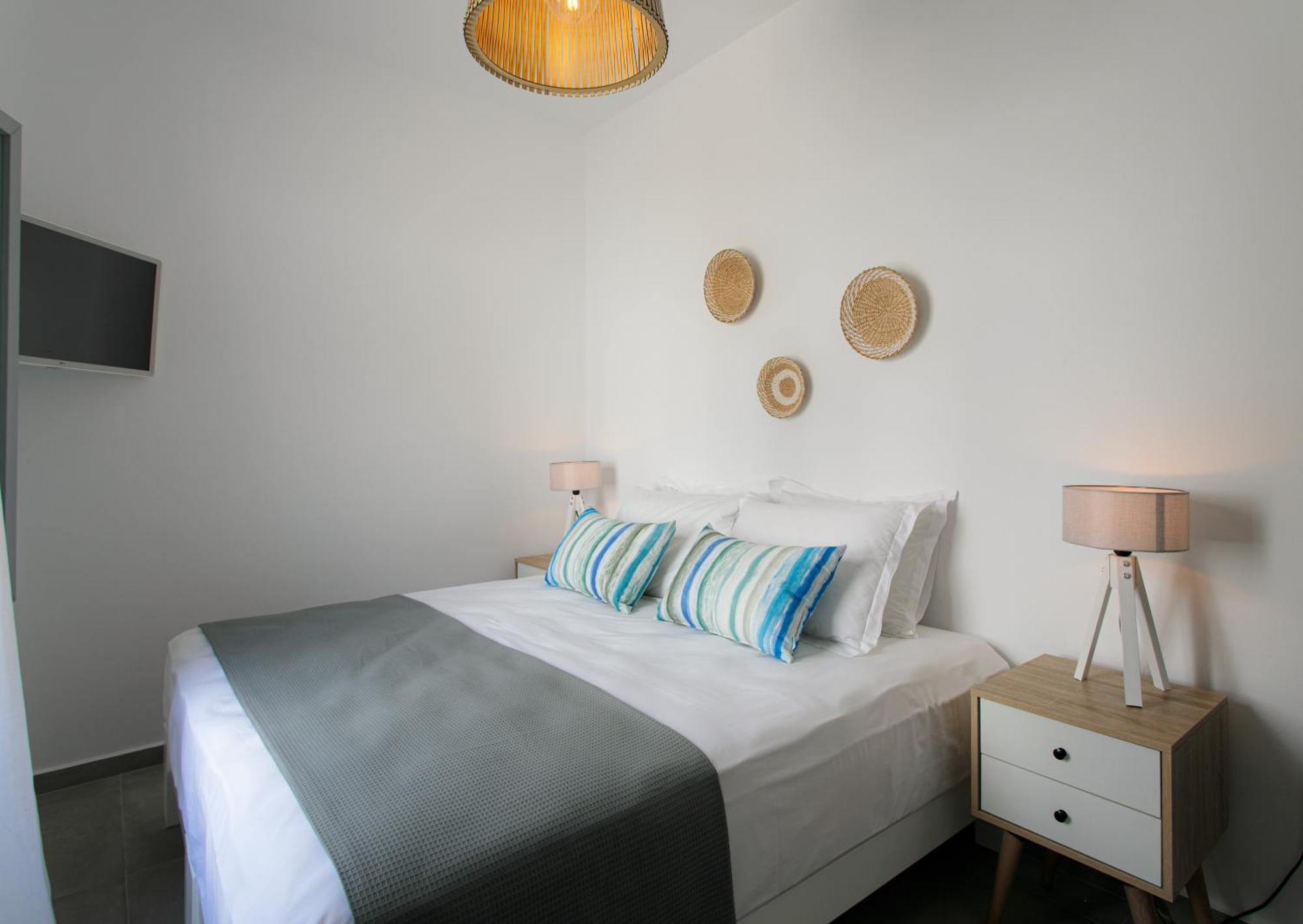 Seanfinity Beachfront Suites Mikri Vigla Room photo