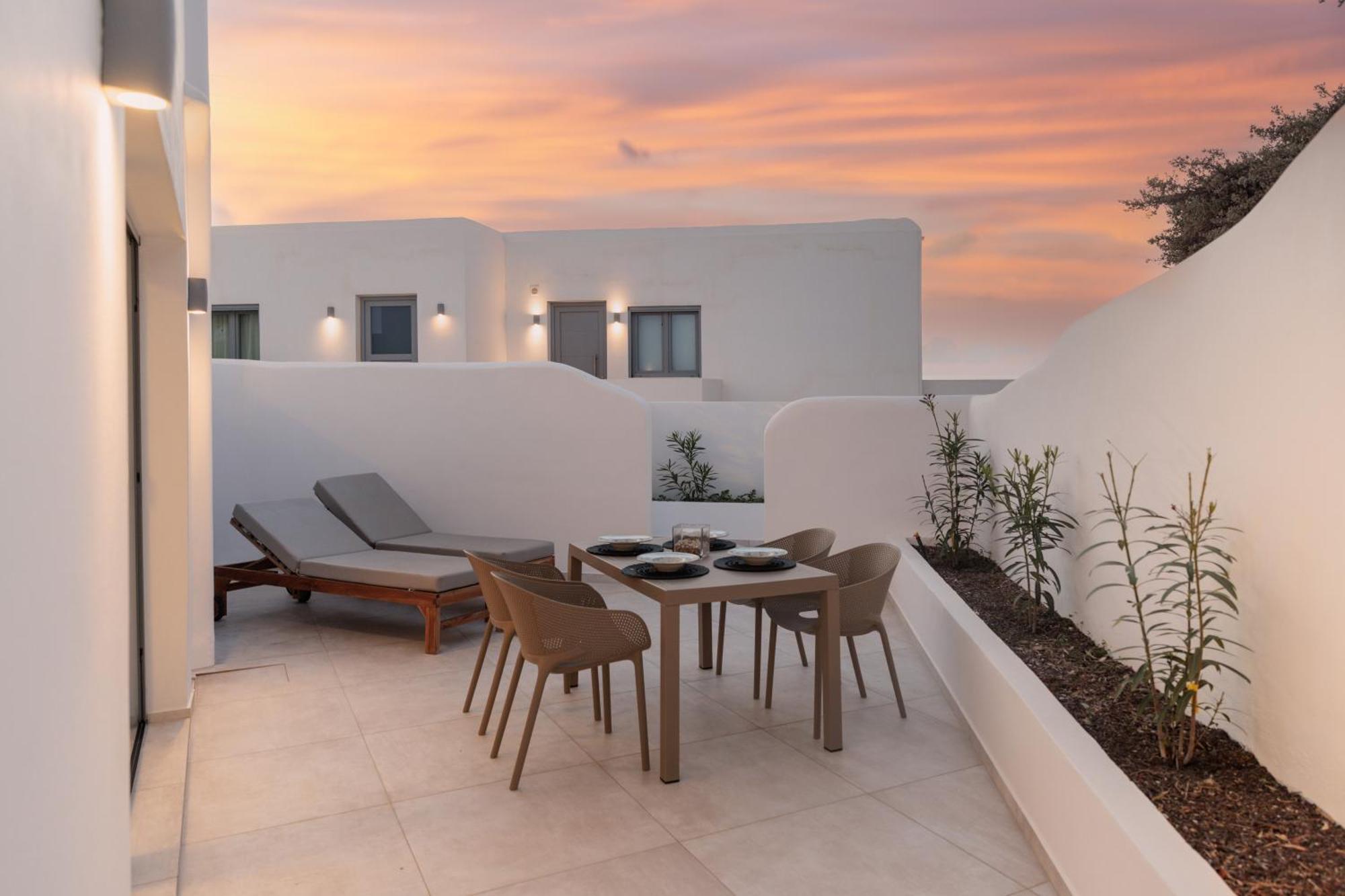 Seanfinity Beachfront Suites Mikri Vigla Room photo